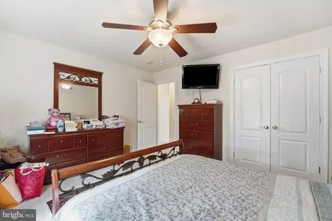 Bedroom - 13301 Dumfries Rd, Manassas, VA 20112 photo 3 of 7