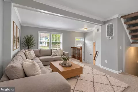 12890 Schalk Ct, Woodbridge, VA 22192