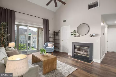 1067 Gardenview Loop #304, Woodbridge, VA 22191