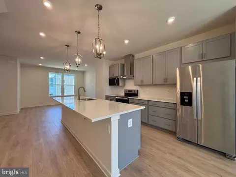 18000 Alicia Ave, Dumfries, VA 22026