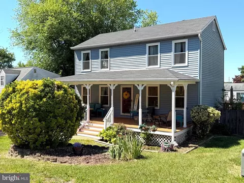 5665 Roundtree Dr, Woodbridge, VA 22193