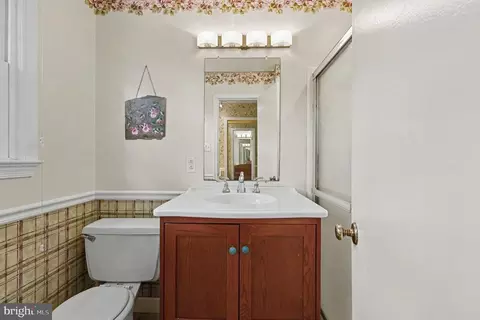 Bath - 4497 Peach Ct, Dumfries, VA 22025 photo 4 of 4
