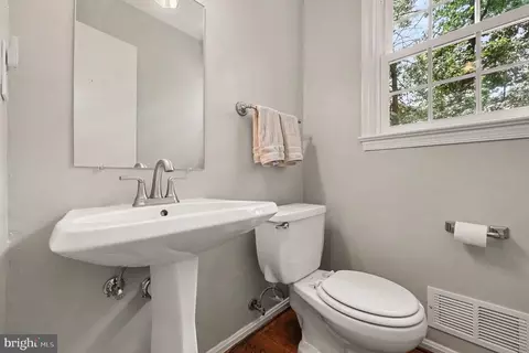 Bath - 4497 Peach Ct, Dumfries, VA 22025 photo 3 of 4