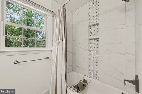Bath - 4497 Peach Ct, Dumfries, VA 22025 photo 2 of 4