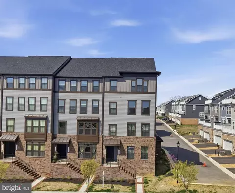 1612 Kirkman St, Dumfries, VA 22026