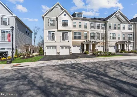 12757 Lotte Dr, Woodbridge, VA 22192