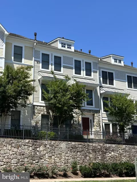 88 Washington St, Occoquan, VA 22125