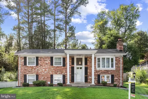 13820 Gilbert Rd, Woodbridge, VA 22193