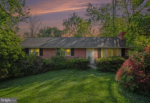 7409 Lake Dr, Manassas, VA 20111