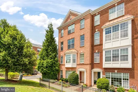 6321 Iris Meadow Ln, Haymarket, VA 20169