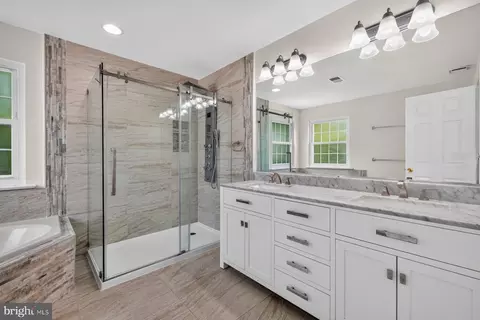 Bath - 10095 Post Oak Ter, Manassas, VA 20110 photo 2 of 5