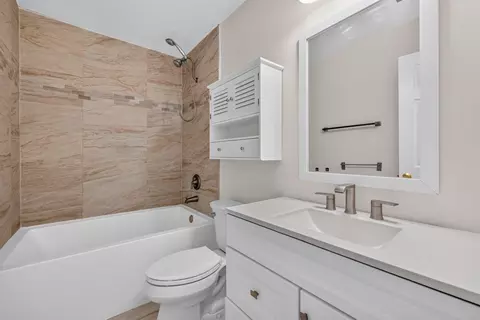 Bath - 10095 Post Oak Ter, Manassas, VA 20110 photo 4 of 5