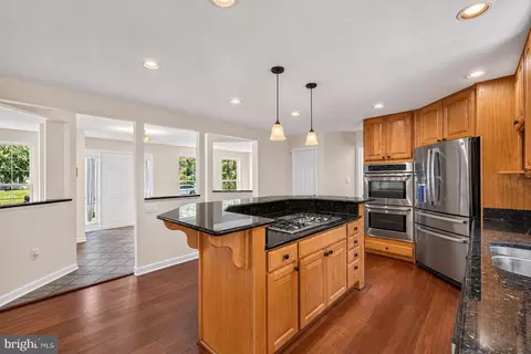 Kitchen - 10095 Post Oak Ter, Manassas, VA 20110 photo 5 of 6