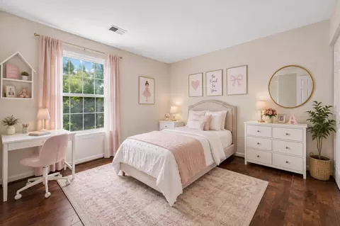 Bedroom - 10095 Post Oak Ter, Manassas, VA 20110 photo 4 of 6