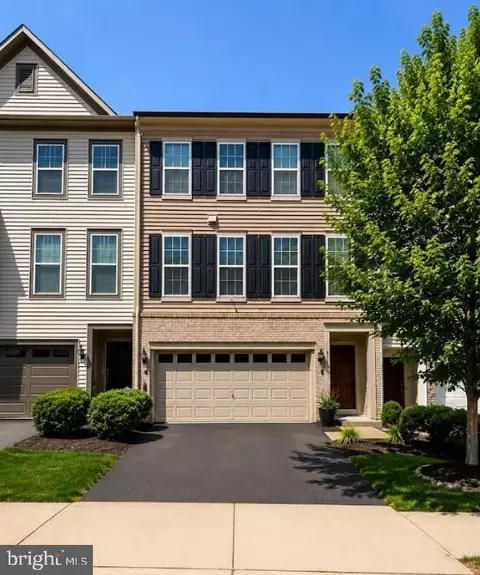 8112 Honey Bee Way, Manassas, VA 20111