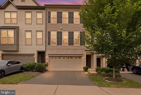 8112 Honey Bee Way, Manassas, VA 20111