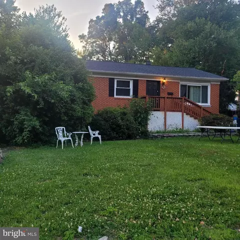 2311 W Longview Dr, Woodbridge, VA 22191
