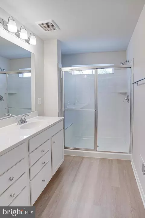 Bath - 18297 Summit Pointe Dr, Triangle, VA 22172 photo 2 of 3