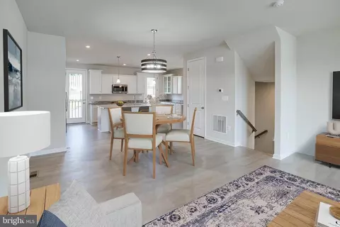 Entry Way - 18297 Summit Pointe Dr, Triangle, VA 22172 photo 1 of 10