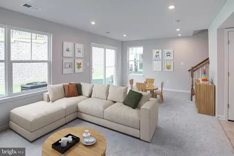 Living - 18297 Summit Pointe Dr, Triangle, VA 22172 photo 4 of 6