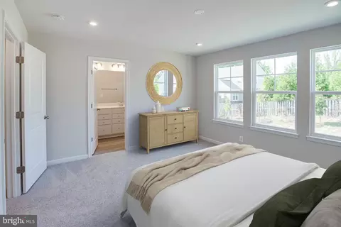 Bedroom - 18297 Summit Pointe Dr, Triangle, VA 22172 photo 4 of 7