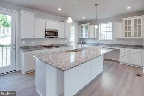 Kitchen - 18297 Summit Pointe Dr, Triangle, VA 22172 photo 2 of 5