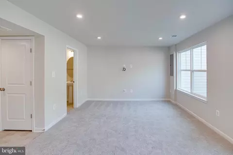 Living - 18297 Summit Pointe Dr, Triangle, VA 22172 photo 6 of 6