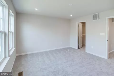 Bedroom - 18297 Summit Pointe Dr, Triangle, VA 22172 photo 3 of 7