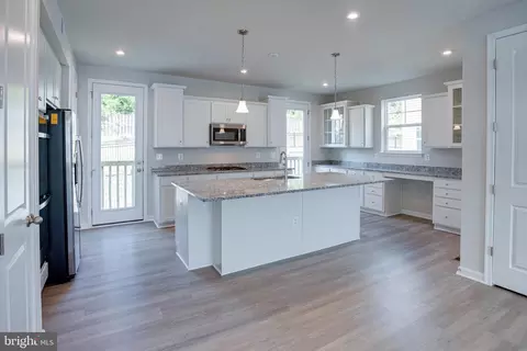 Kitchen - 18297 Summit Pointe Dr, Triangle, VA 22172 photo 1 of 5