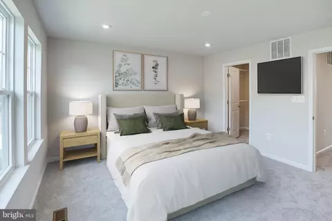 Bedroom - 18297 Summit Pointe Dr, Triangle, VA 22172 photo 2 of 7