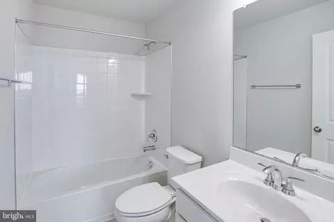 Bath - 18297 Summit Pointe Dr, Triangle, VA 22172 photo 3 of 3
