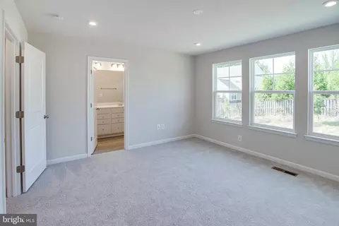 Entry Way - 18297 Summit Pointe Dr, Triangle, VA 22172 photo 4 of 10