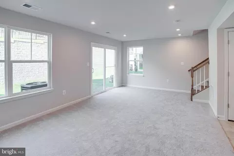 Living - 18297 Summit Pointe Dr, Triangle, VA 22172 photo 5 of 6