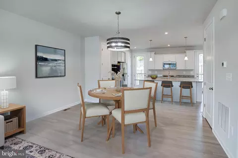 Dining - 18297 Summit Pointe Dr, Triangle, VA 22172 photo 2 of 2