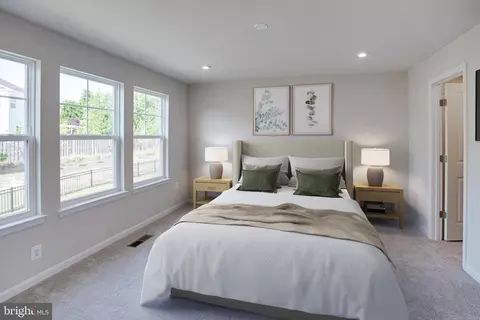 Bedroom - 18297 Summit Pointe Dr, Triangle, VA 22172 photo 1 of 7