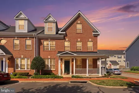 766 Monument Ave, Woodbridge, VA 22191