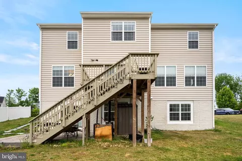 15801 Aerial View Rd, Woodbridge, VA 22193