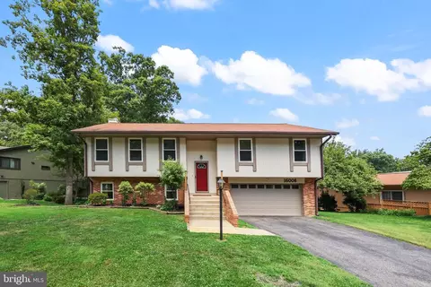 16008 Fairway Dr, Dumfries, VA 22025