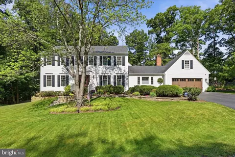 12462 Cavalier Dr, Woodbridge, VA 22192