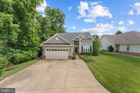6817 Derby Run Way, Gainesville, VA 20155