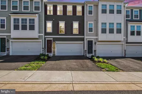 4014 Shire Meadow Ln, Triangle, VA 22172