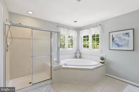 Bath - 5484 Heredity Ln, Gainesville, VA 20155 photo 2 of 4