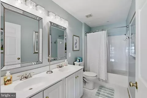 Bath - 5484 Heredity Ln, Gainesville, VA 20155 photo 3 of 4