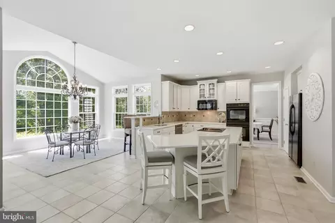 Kitchen - 5484 Heredity Ln, Gainesville, VA 20155 photo 2 of 4