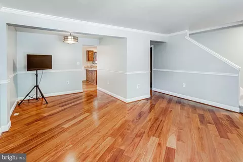 Living - 15242 Streamside Ct, Dumfries, VA 22025 photo 2 of 3