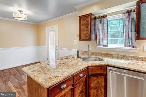 Kitchen - 15242 Streamside Ct, Dumfries, VA 22025 photo 4 of 5