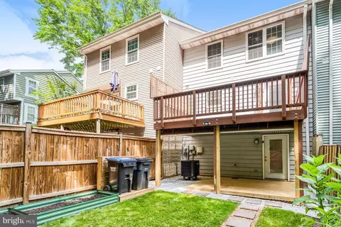 Exterior - 15242 Streamside Ct, Dumfries, VA 22025 photo 8 of 10