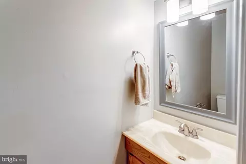 Bath - 15242 Streamside Ct, Dumfries, VA 22025 photo 1 of 6