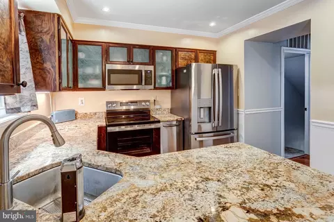 Kitchen - 15242 Streamside Ct, Dumfries, VA 22025 photo 2 of 5