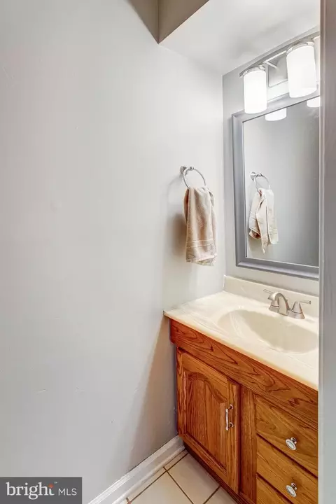 Bath - 15242 Streamside Ct, Dumfries, VA 22025 photo 2 of 6